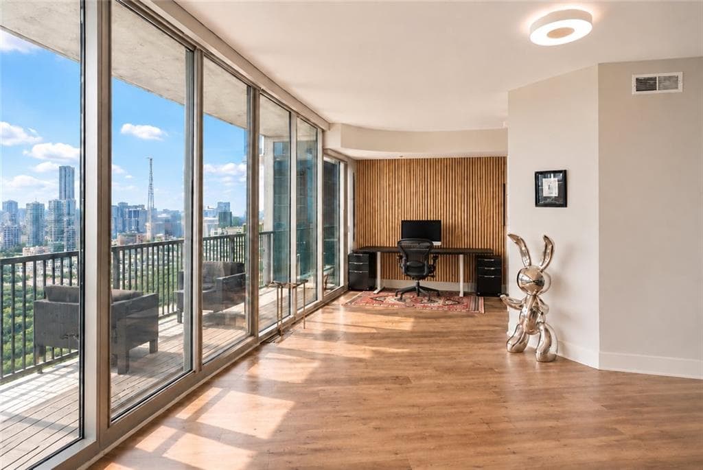 2 bedroom, 3 bathroom, 1,866 sq ft condominium for sale at 1080 Peachtree Street 2905, Atlanta, GA 30309 — photo 3