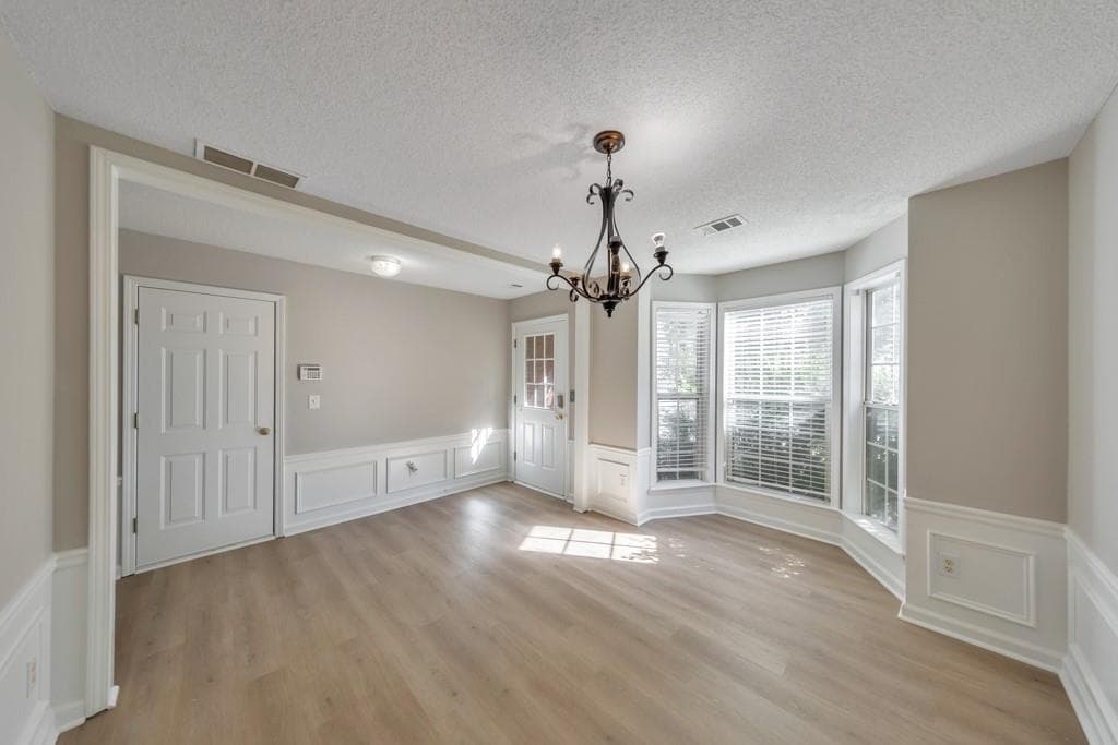 3 bedroom, 3 bathroom, 1,840 sq ft single family residence for sale at 170 Calborne Court, Johns Creek, GA 30005 — photo 4