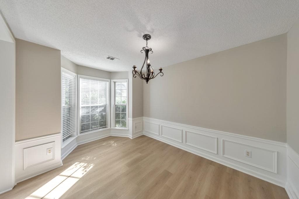 3 bedroom, 3 bathroom, 1,840 sq ft single family residence for sale at 170 Calborne Court, Johns Creek, GA 30005 — photo 5