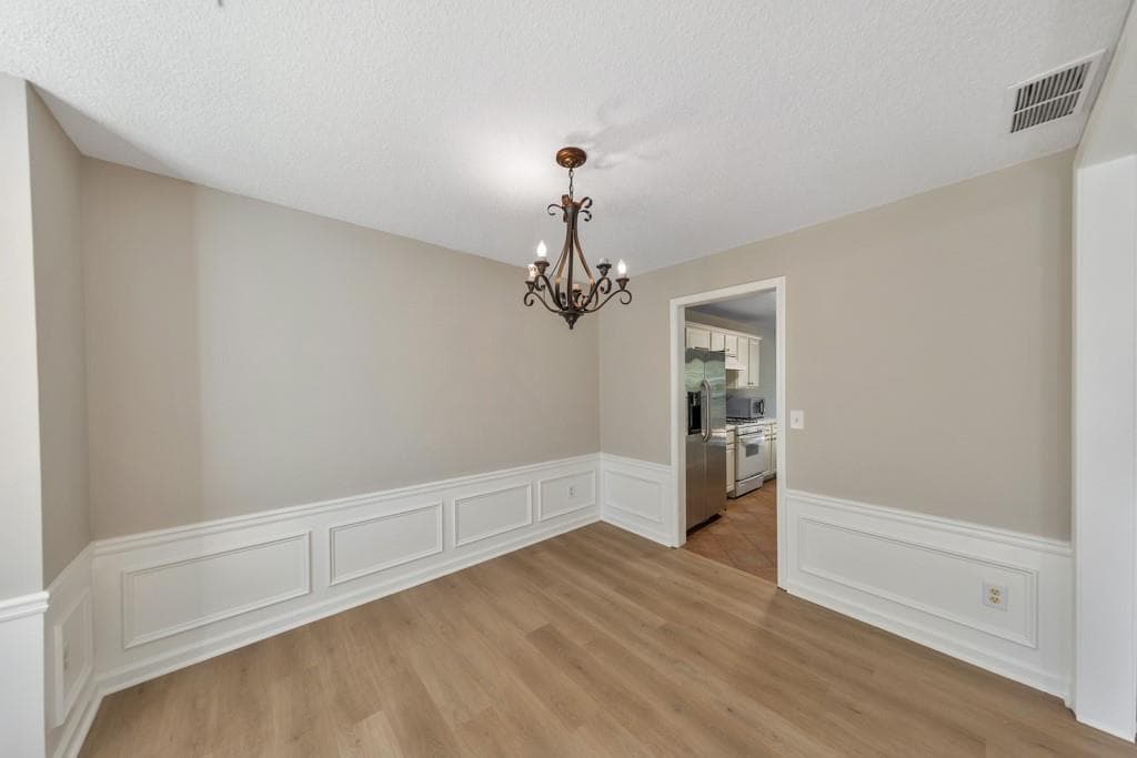 3 bedroom, 3 bathroom, 1,840 sq ft single family residence for sale at 170 Calborne Court, Johns Creek, GA 30005 — photo 6