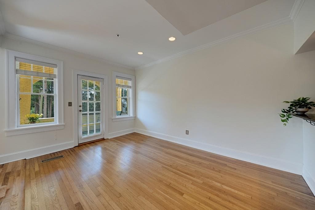 1 bedroom, 2 bathroom, 1,063 sq ft condominium for sale at 2855 Peachtree Road 116, Atlanta, GA 30305 — photo 7