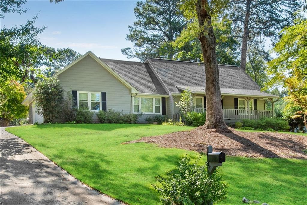 3 bedroom, 3 bathroom, 2,046 sq ft single family residence for sale at 1870 Beckett Drive, Marietta, GA 30062 — photo 2