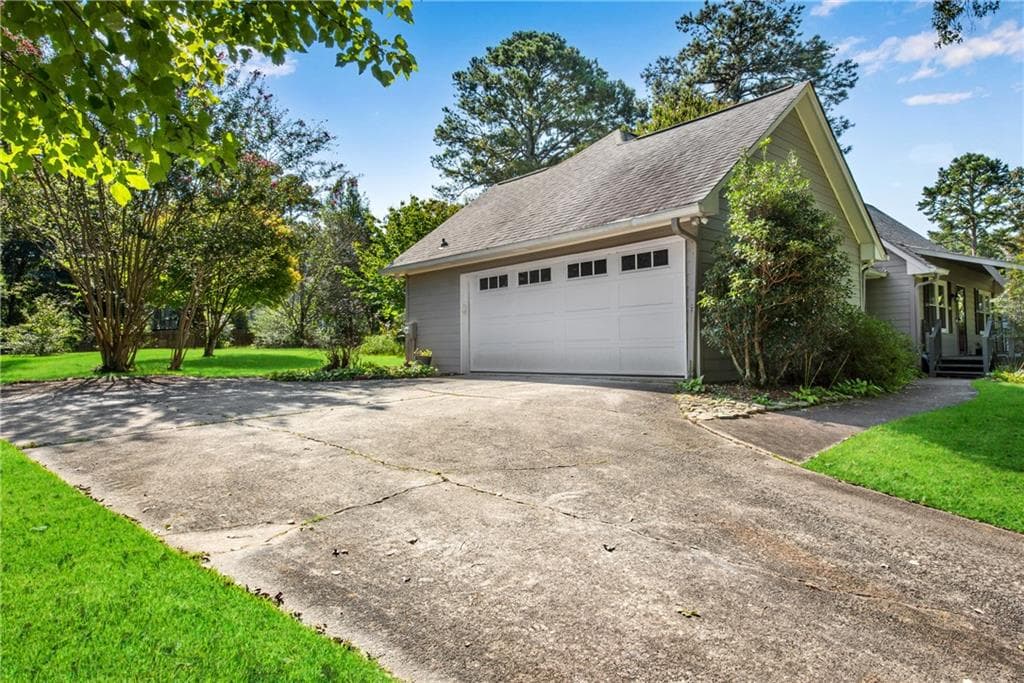 3 bedroom, 3 bathroom, 2,046 sq ft single family residence for sale at 1870 Beckett Drive, Marietta, GA 30062 — photo 3