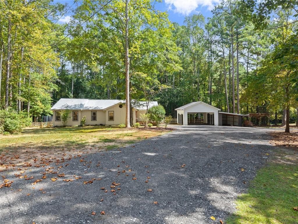 3 bedroom, 1 bathroom, 1,360 sq ft single family residence for sale at 1240 Kelly Bridge Road, Dawsonville, GA 30534 — photo 4