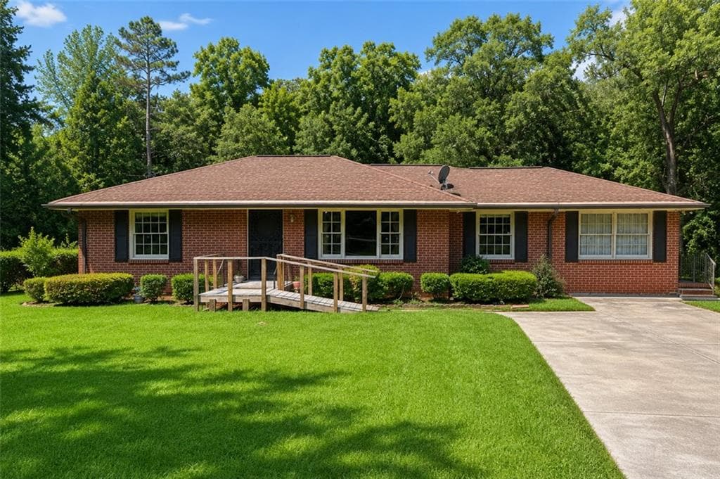 3 bedroom, 2 bathroom, 1,200 sq ft single family residence under contract at 2095 Lilac Lane, Decatur, GA 30032