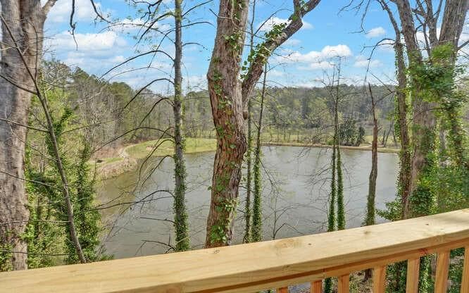 4 bedroom, 3 bathroom, 3,400 sq ft townhouse for sale at 390 Colony Cove, Alpharetta, GA 30022 — photo 2