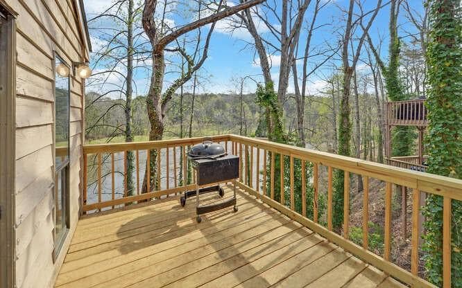 4 bedroom, 3 bathroom, 3,400 sq ft townhouse for sale at 390 Colony Cove, Alpharetta, GA 30022 — photo 3