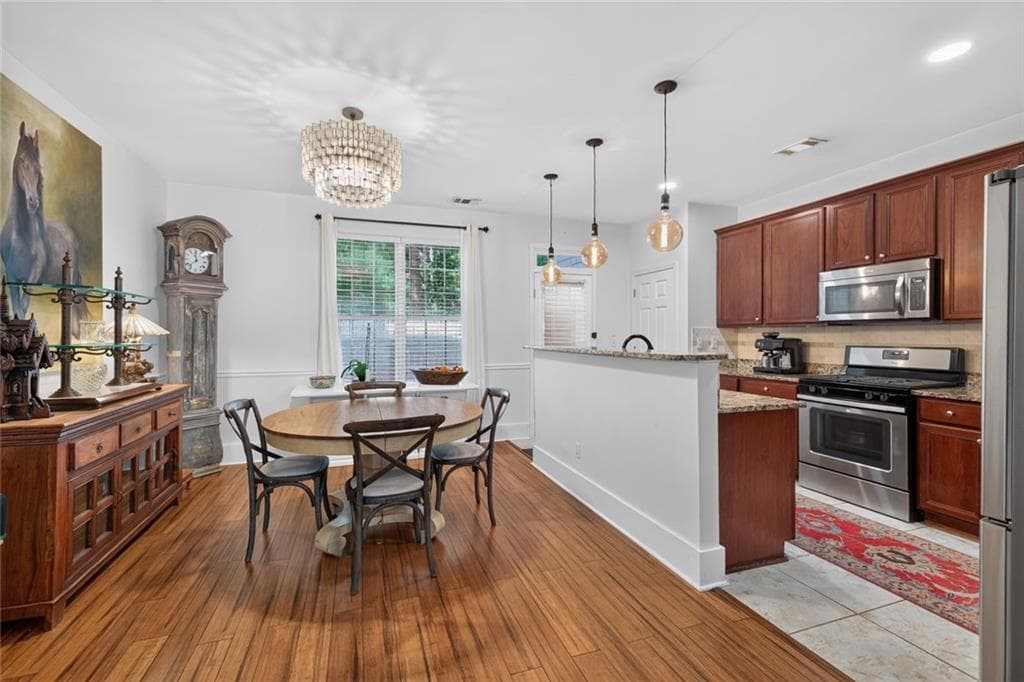 3 bedroom, 3 bathroom, 1,520 sq ft townhouse for sale at 570 Gale Court, Milton, GA 30004 — photo 6