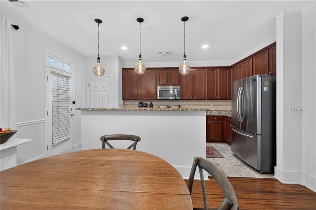 3 bedroom, 3 bathroom, 1,520 sq ft townhouse for sale at 570 Gale Court, Milton, GA 30004 — photo 8