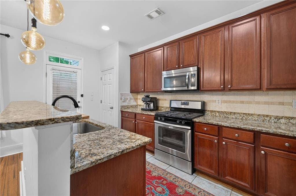 3 bedroom, 3 bathroom, 1,520 sq ft townhouse for sale at 570 Gale Court, Milton, GA 30004 — photo 9