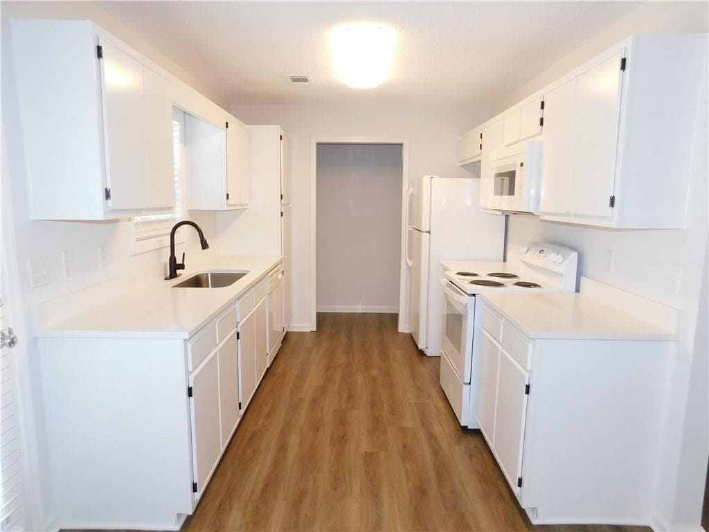 3 bedroom, 2 bathroom, 1,232 sq ft single family residence for rent at 385 Mountain View Trail, Dahlonega, GA 30533 for $1,995 a month — photo 4