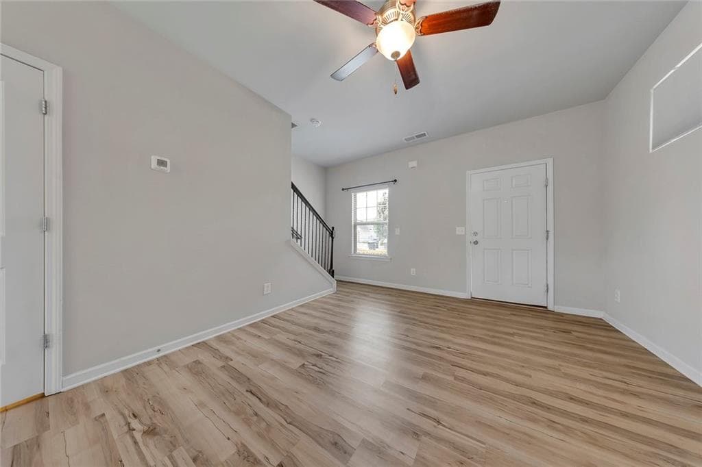 3 bedroom, 3 bathroom, 1,256 sq ft single family residence under contract at 105 Colonial Drive, Calhoun, GA 30701 — photo 8