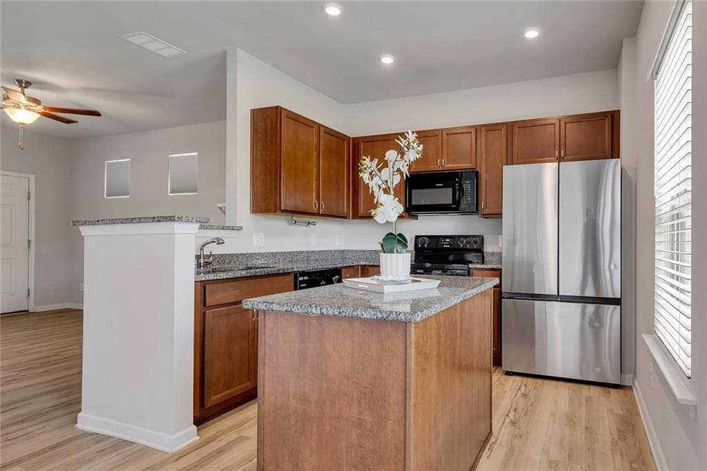 3 bedroom, 3 bathroom, 1,256 sq ft single family residence under contract at 105 Colonial Drive, Calhoun, GA 30701 — photo 10