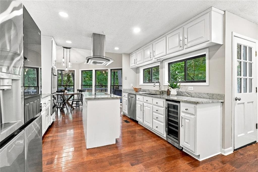 5 bedroom, 4 bathroom, 3,578 sq ft single family residence for sale at 8810 North Mount Drive, Alpharetta, GA 30022 — photo 9
