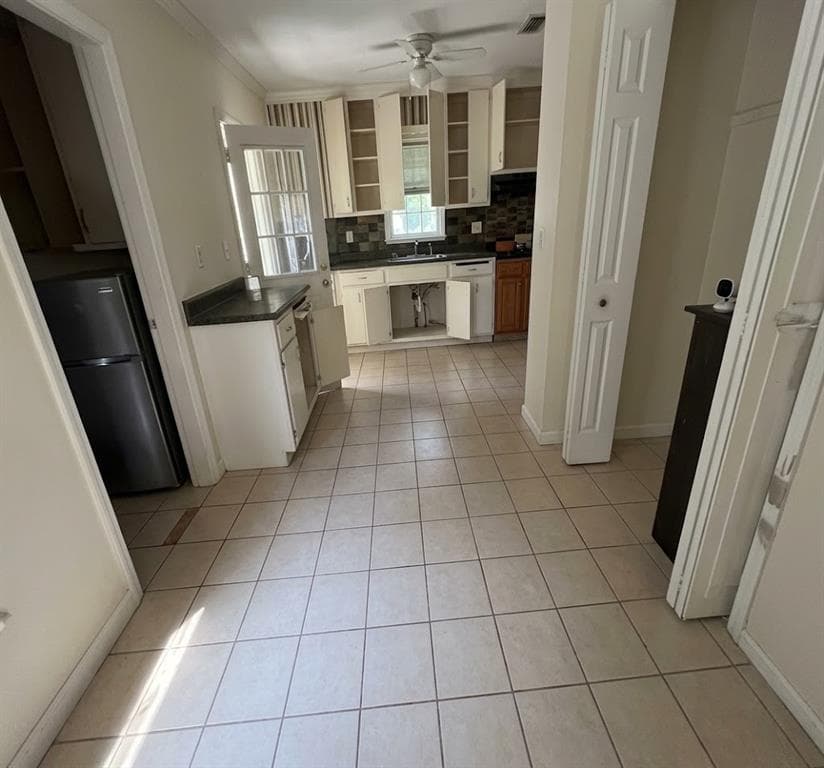 2 bedroom, 2 bathroom, 1,054 sq ft single family residence under contract at 606 E Poplar St, Atmore, AL 36502 — photo 5