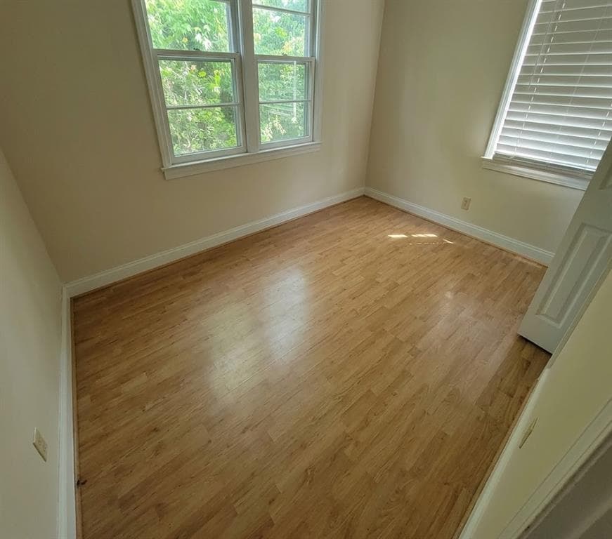 2 bedroom, 2 bathroom, 1,054 sq ft single family residence under contract at 606 E Poplar St, Atmore, AL 36502 — photo 6