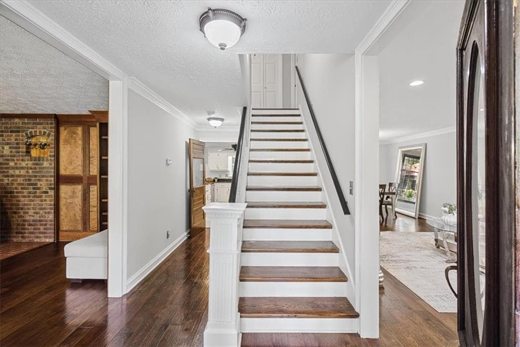 4 bedroom, 3 bathroom, 2,923 sq ft single family residence for sale at 2312 Woodsfield Court, Marietta, GA 30062 — photo 4
