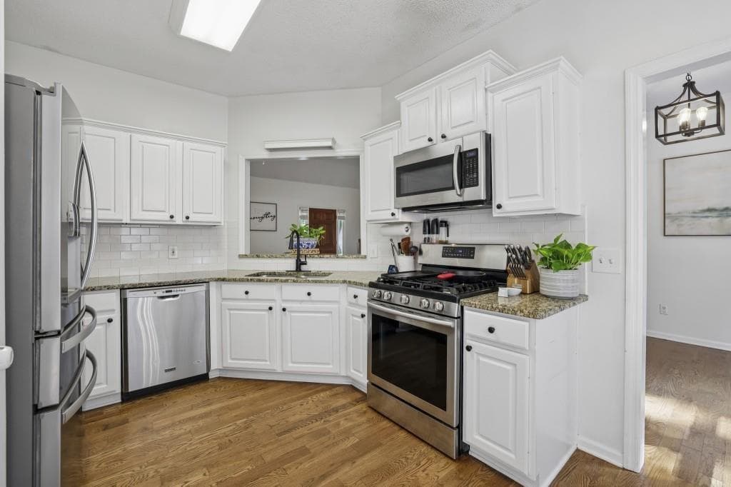 3 bedroom, 3 bathroom, 2,382 sq ft single family residence for sale at 2055 Ivy, Cumming, GA 30041 — photo 3
