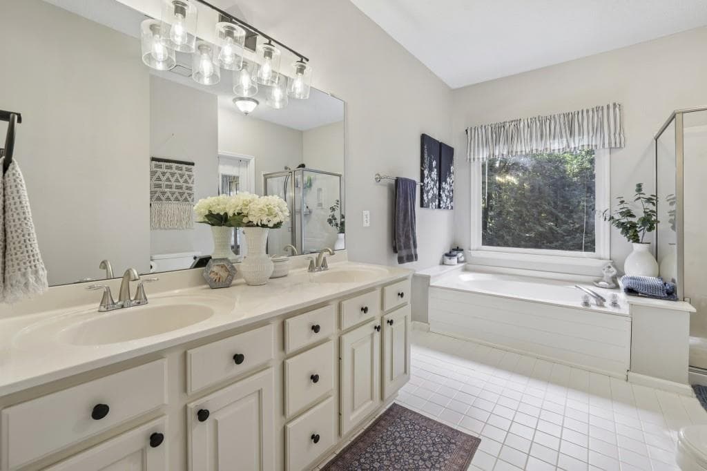 3 bedroom, 3 bathroom, 2,382 sq ft single family residence for sale at 2055 Ivy, Cumming, GA 30041 — photo 5