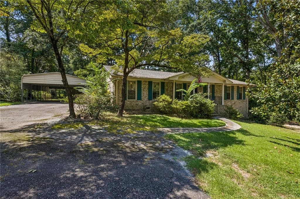 3 bedroom, 2 bathroom, 1,586 sq ft single family residence under contract at 1314 Gatewood Drive, Lawrenceville, GA 30043 — photo 3