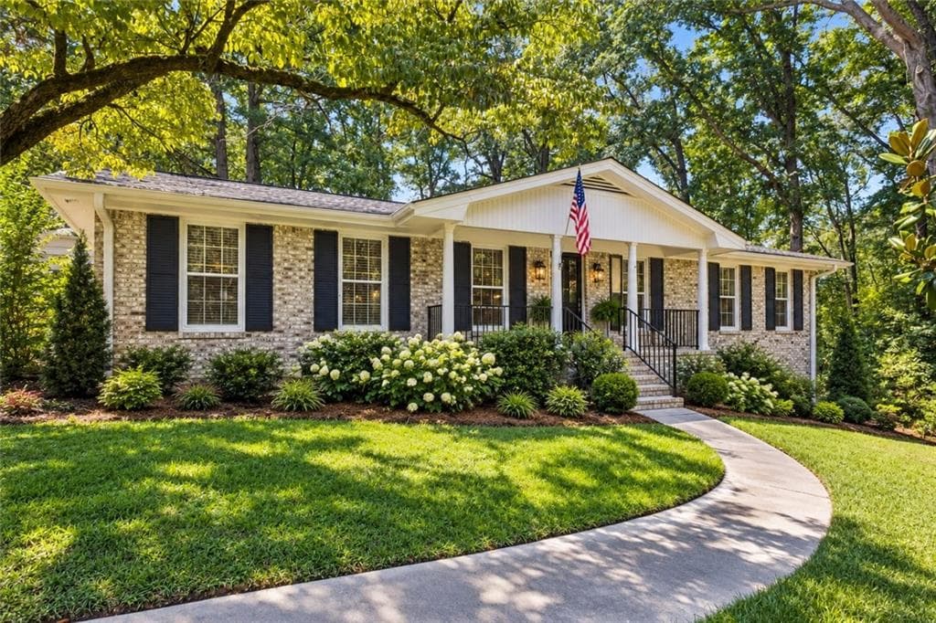 3 bedroom, 2 bathroom, 1,586 sq ft single family residence under contract at 1314 Gatewood Drive, Lawrenceville, GA 30043 — photo 2