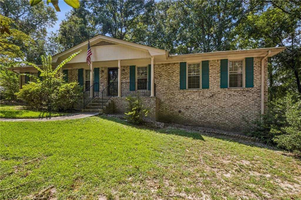 3 bedroom, 2 bathroom, 1,586 sq ft single family residence under contract at 1314 Gatewood Drive, Lawrenceville, GA 30043 — photo 4