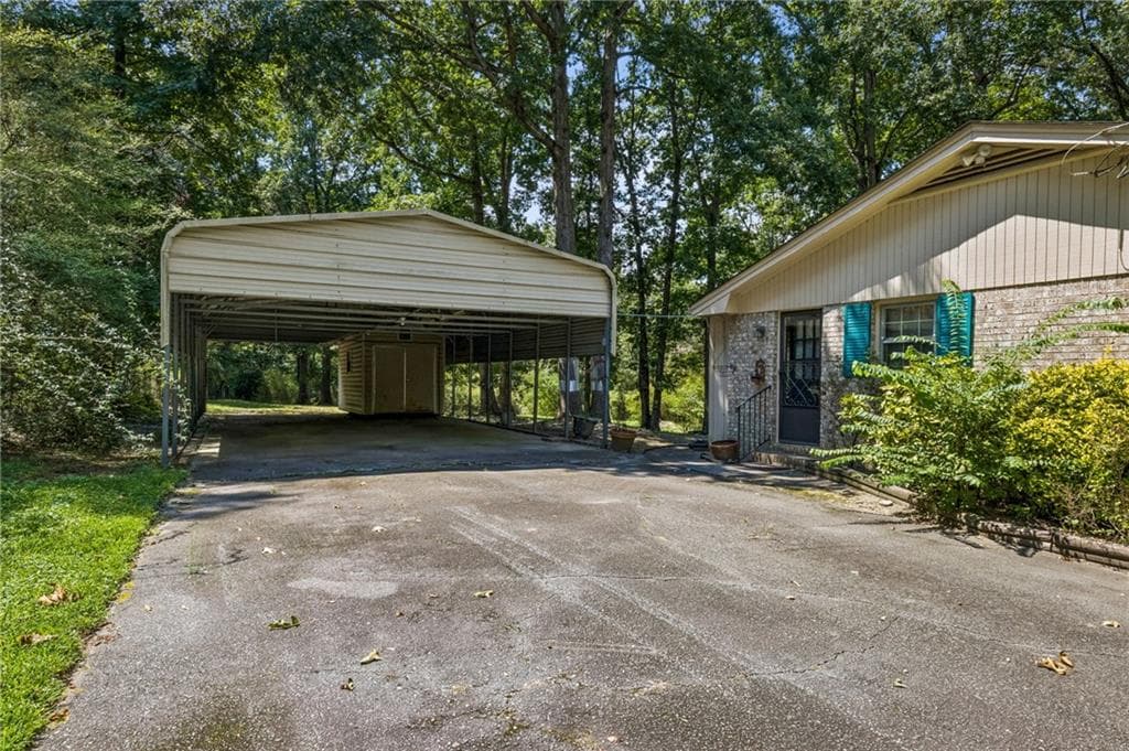 3 bedroom, 2 bathroom, 1,586 sq ft single family residence under contract at 1314 Gatewood Drive, Lawrenceville, GA 30043 — photo 8