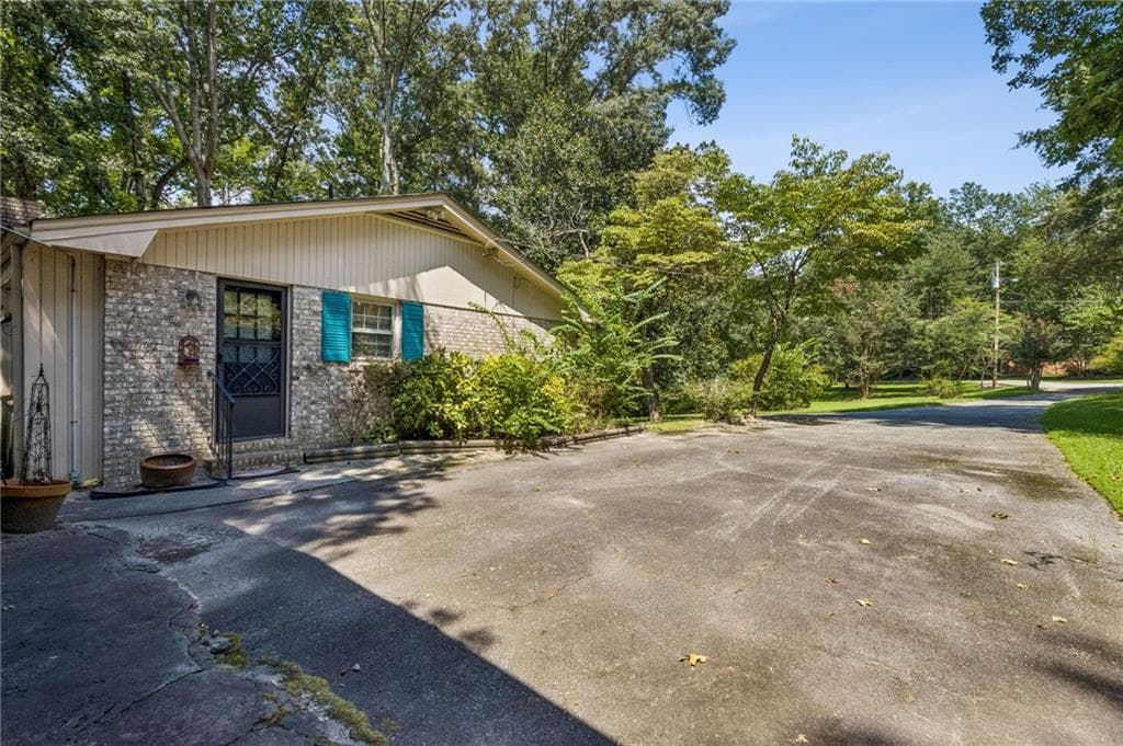 3 bedroom, 2 bathroom, 1,586 sq ft single family residence under contract at 1314 Gatewood Drive, Lawrenceville, GA 30043 — photo 9