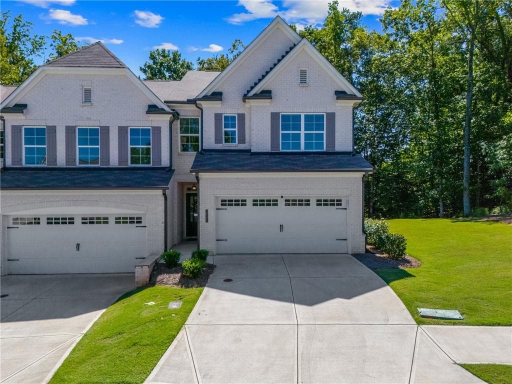 3 bedroom, 3 bathroom, 1,910 sq ft townhouse under contract at 3905 Cavalier Way, Duluth, GA 30097