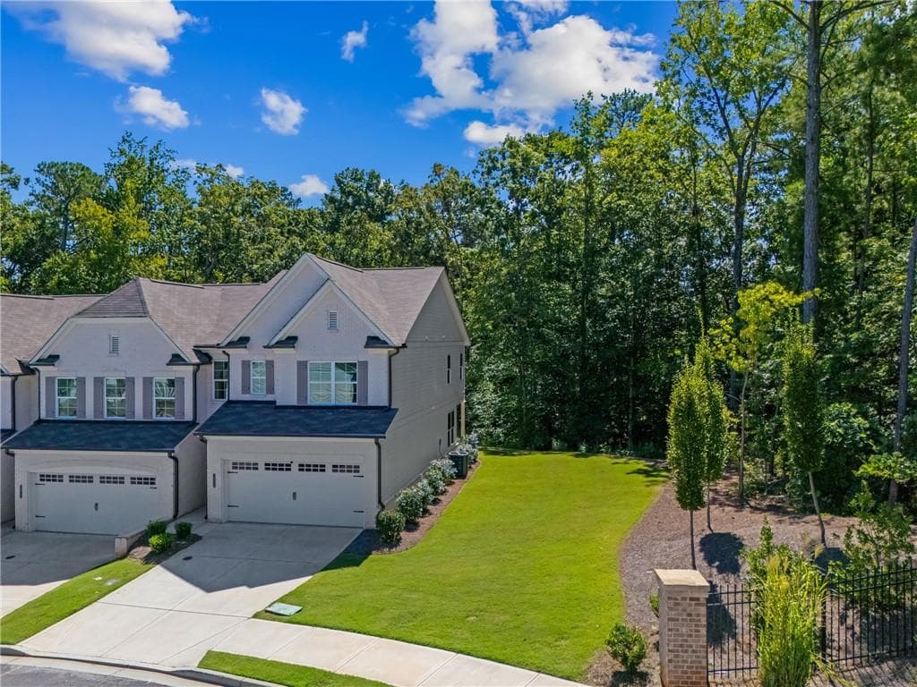 3 bedroom, 3 bathroom, 1,910 sq ft townhouse under contract at 3905 Cavalier Way, Duluth, GA 30097 — photo 3