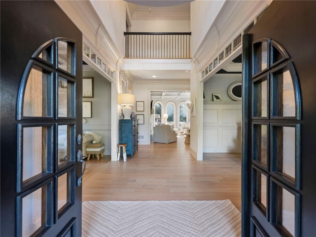 5 bedroom, 6 bathroom, 5,446 sq ft single family residence for sale at 5453 Brendlynn Drive, Suwanee, GA 30024 — photo 2