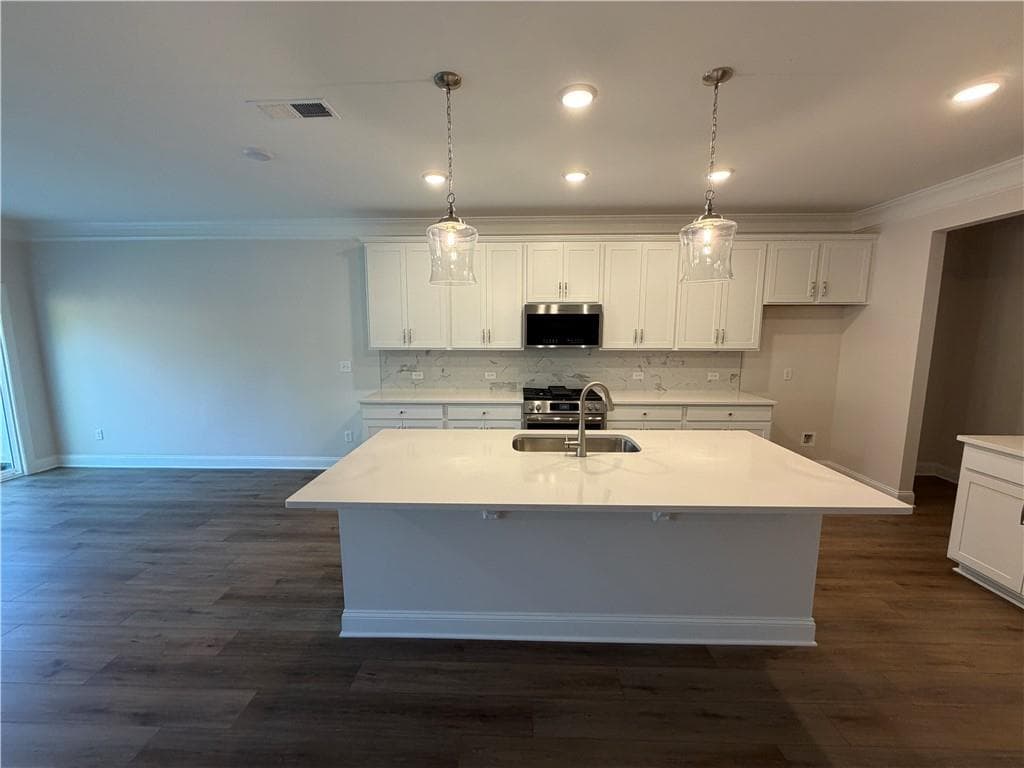 3 bedroom, 3 bathroom, 2,062 sq ft townhouse for sale at 10 Trace Bluff, Dawsonville, GA 30534 — photo 3