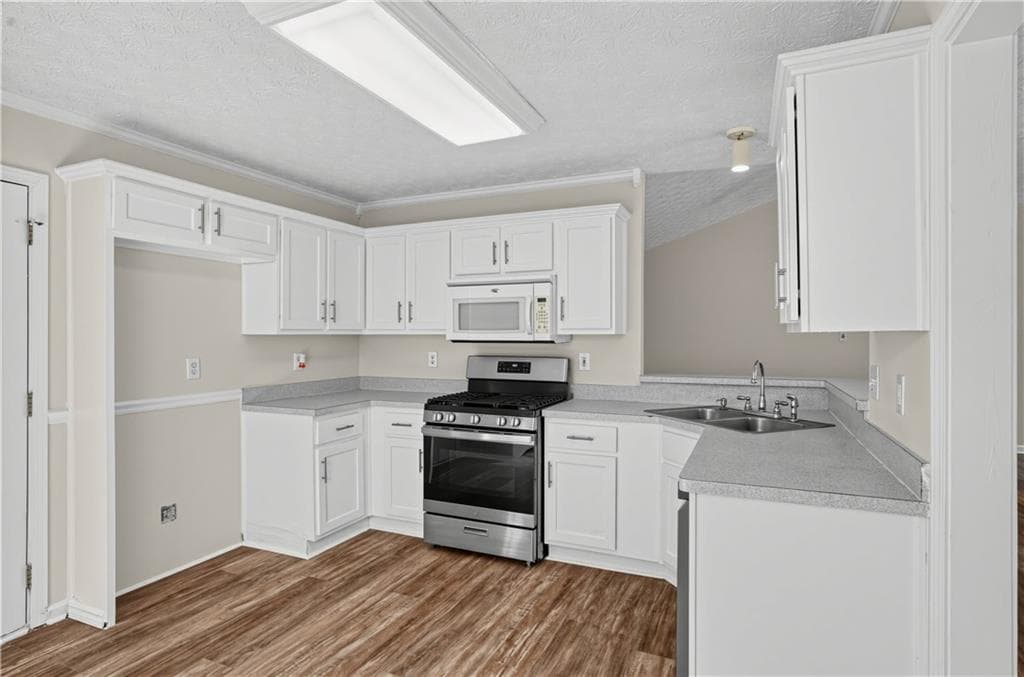 3 bedroom, 2 bathroom, 1,408 sq ft single family residence for sale at 116 Goldleaf Drive, Hampton, GA 30228 — photo 7