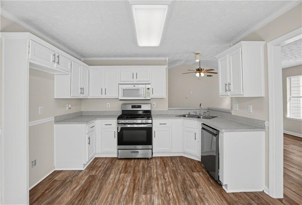 3 bedroom, 2 bathroom, 1,408 sq ft single family residence for sale at 116 Goldleaf Drive, Hampton, GA 30228 — photo 8