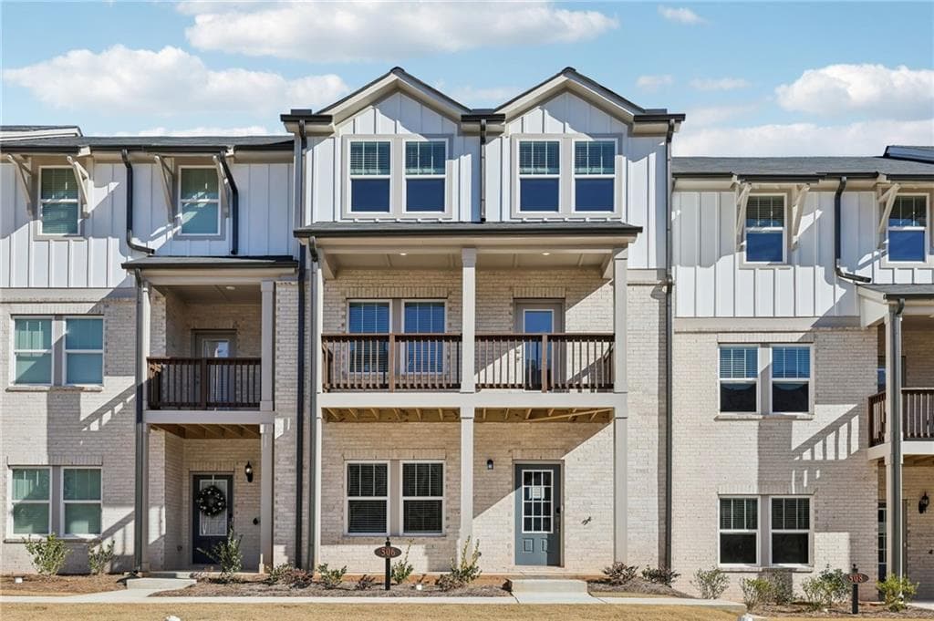 4 bedroom, 4 bathroom, 2,247 sq ft townhouse for sale at 427 Elise Way, Lawrenceville, GA 30045 — photo 2