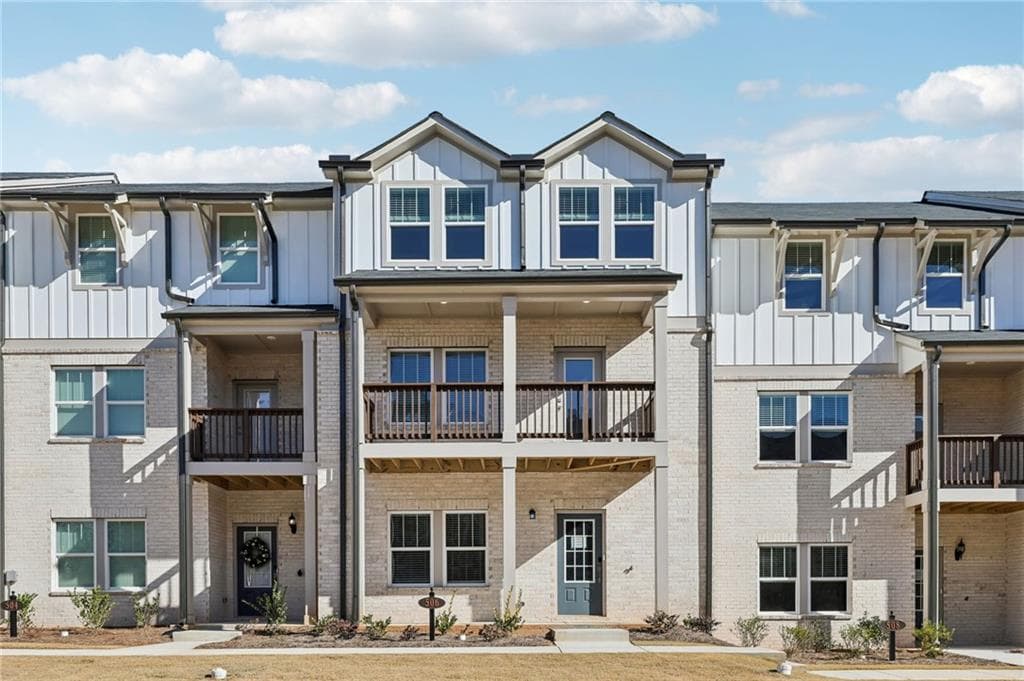 4 bedroom, 4 bathroom, 2,247 sq ft townhouse for sale at 427 Elise Way, Lawrenceville, GA 30045 — photo 3