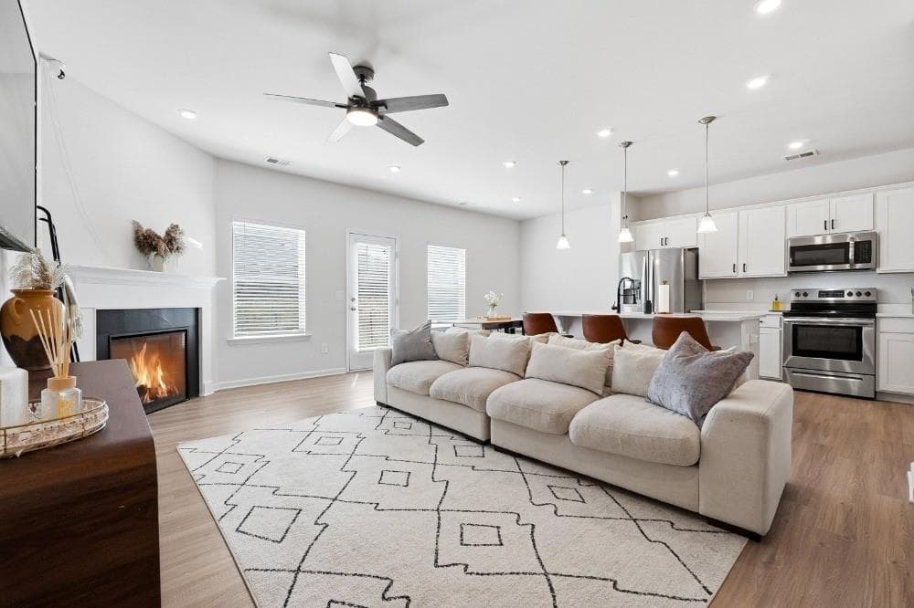 3 bedroom, 3 bathroom, 1,956 sq ft townhouse for sale at 22 Felton Walk, Cartersville, GA 30120 — photo 3