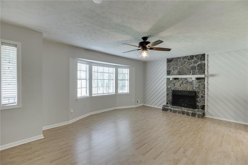 3 bedroom, 2 bathroom, 2,113 sq ft single family residence under contract at 978 Chartley Drive, Lilburn, GA 30047 — photo 5