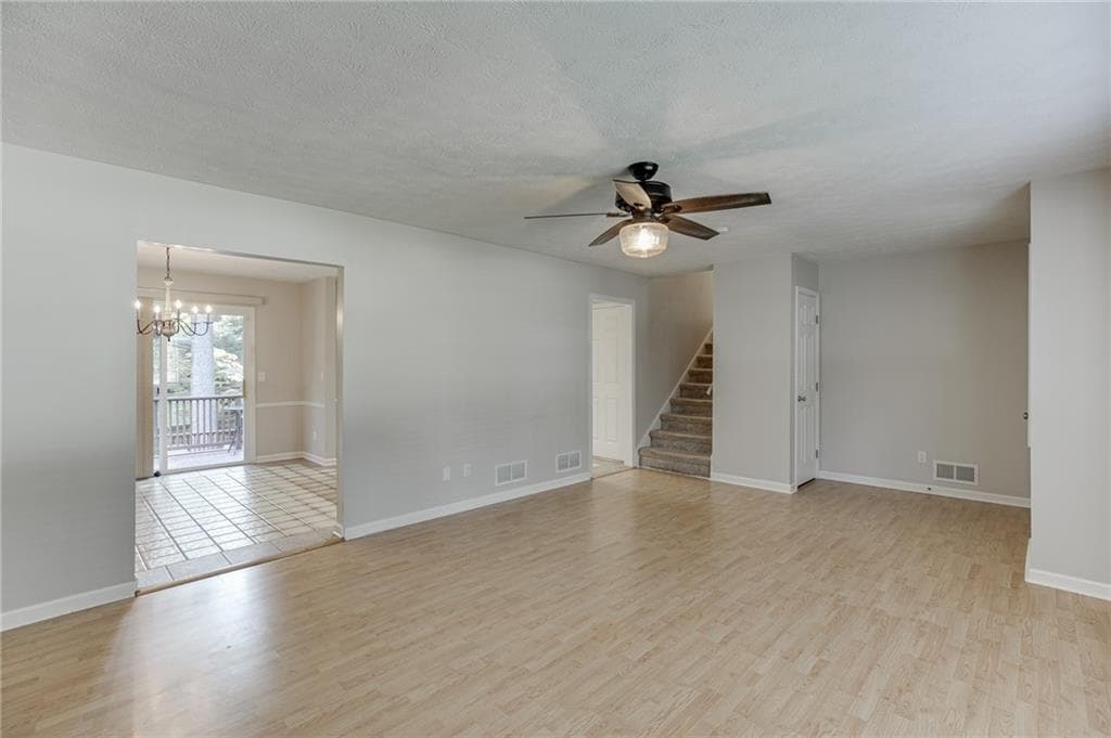 3 bedroom, 2 bathroom, 2,113 sq ft single family residence under contract at 978 Chartley Drive, Lilburn, GA 30047 — photo 6