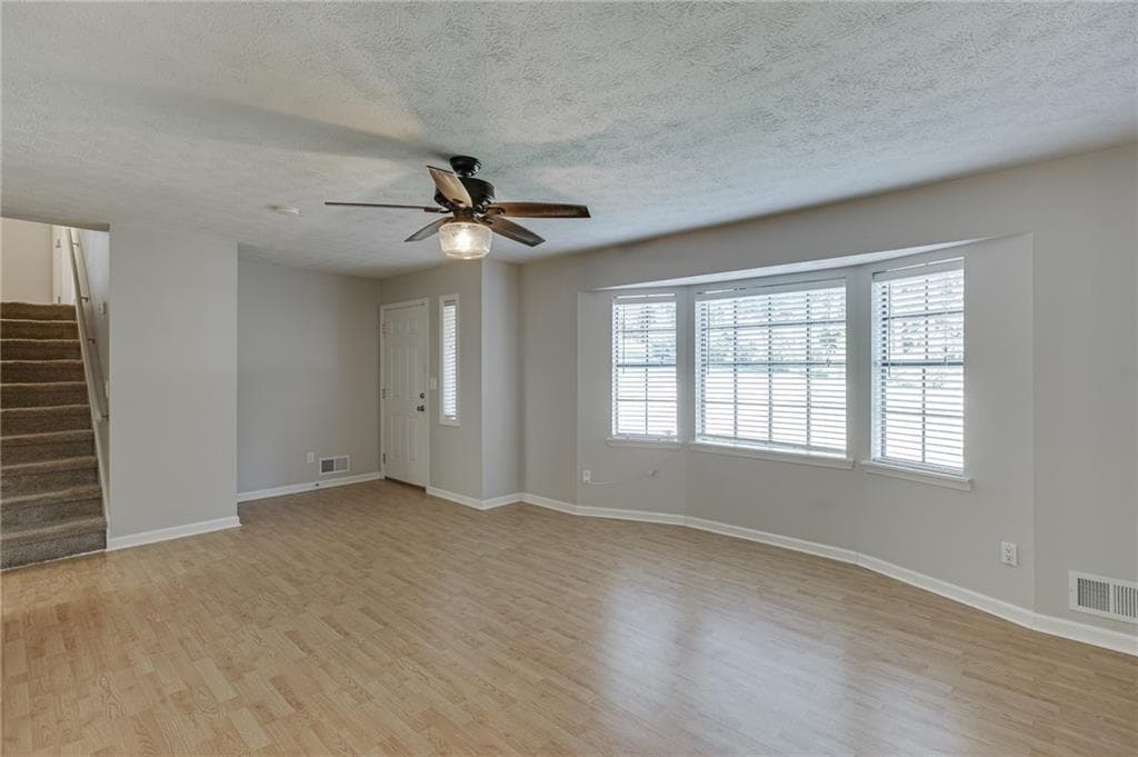 3 bedroom, 2 bathroom, 2,113 sq ft single family residence under contract at 978 Chartley Drive, Lilburn, GA 30047 — photo 7