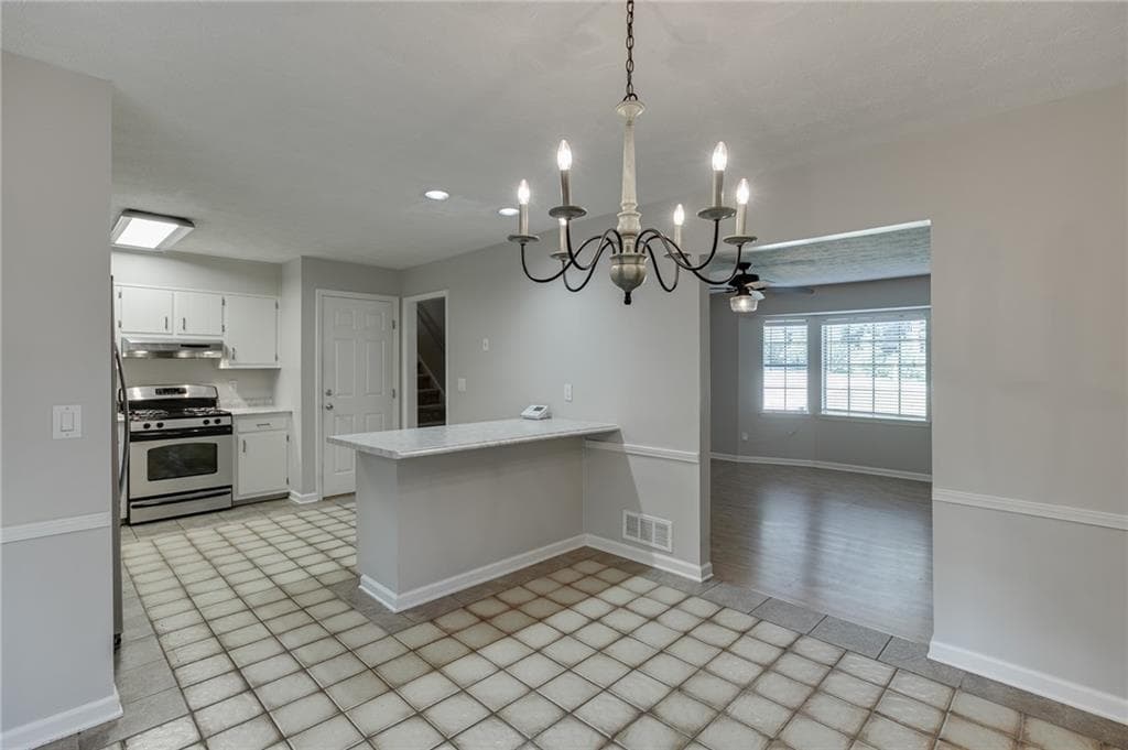 3 bedroom, 2 bathroom, 2,113 sq ft single family residence under contract at 978 Chartley Drive, Lilburn, GA 30047 — photo 9