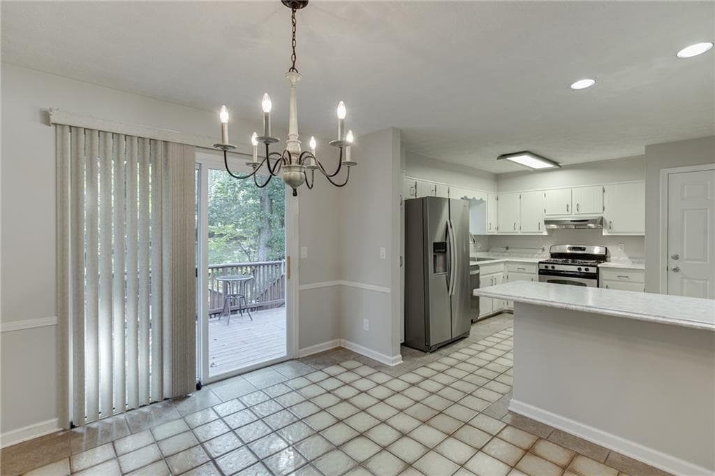 3 bedroom, 2 bathroom, 2,113 sq ft single family residence under contract at 978 Chartley Drive, Lilburn, GA 30047 — photo 10