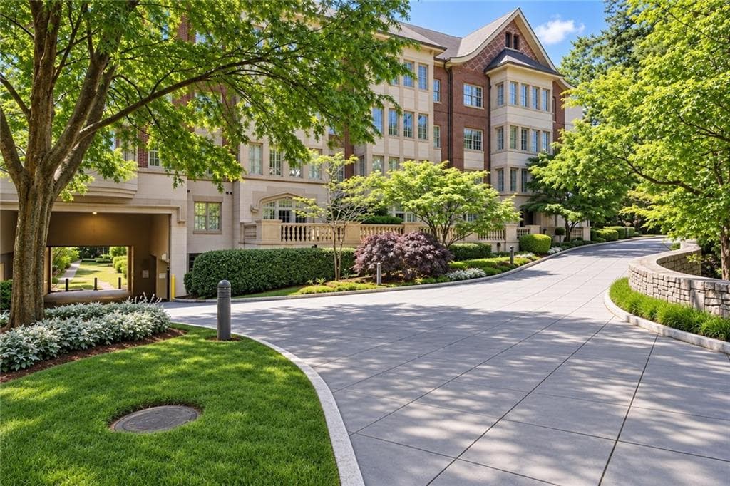 2 bedroom, 2 bathroom, 1,626 sq ft condominium for sale at 1717 N Decatur Road T16, Atlanta, GA 30307