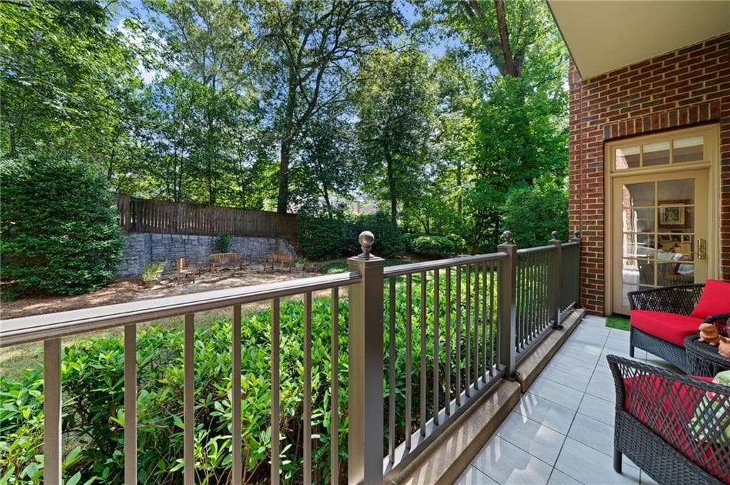 2 bedroom, 2 bathroom, 1,626 sq ft condominium for sale at 1717 N Decatur Road T16, Atlanta, GA 30307 — photo 2