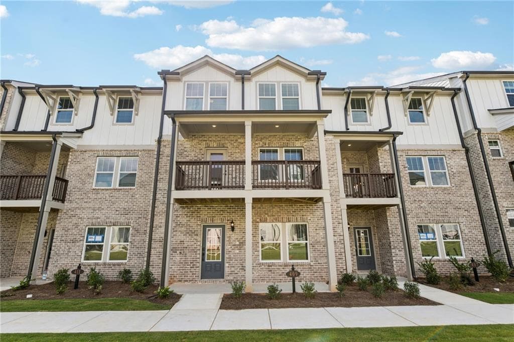4 bedroom, 4 bathroom, 2,386 sq ft townhouse for sale at 431 Elise Way, Lawrenceville, GA 30045 — photo 2