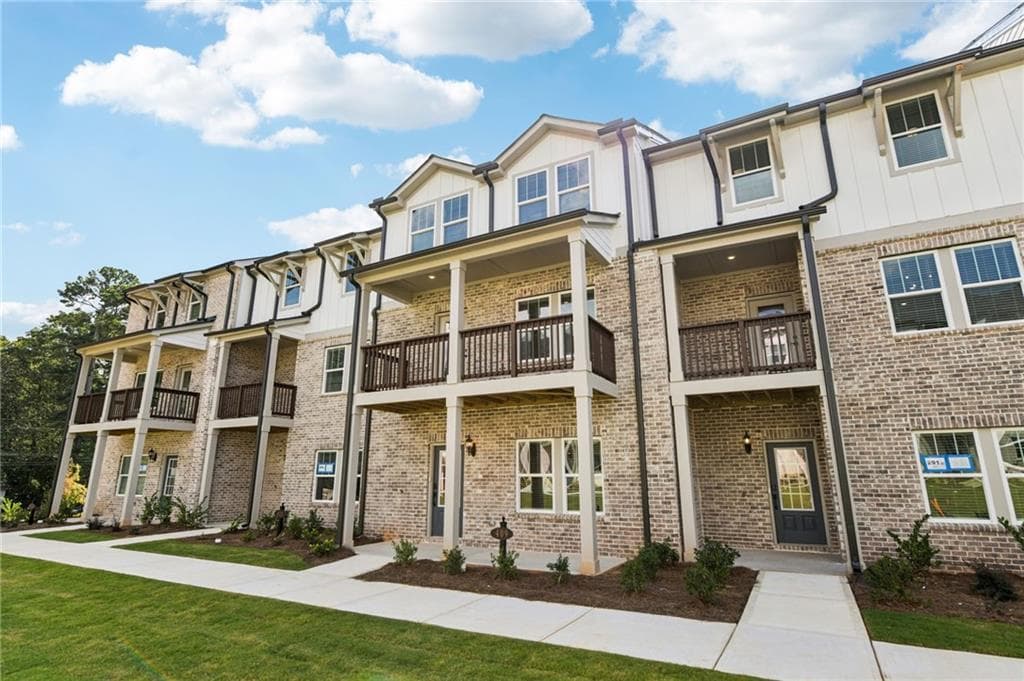 4 bedroom, 4 bathroom, 2,386 sq ft townhouse for sale at 431 Elise Way, Lawrenceville, GA 30045 — photo 4
