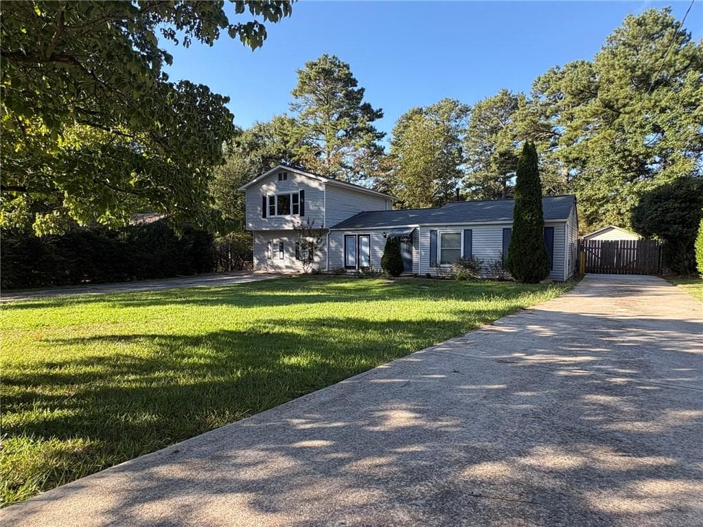 4 bedroom, 2 bathroom, 2,080 sq ft single family residence for sale at 3082 Bromley Rowe, Duluth, GA 30096 — photo 3
