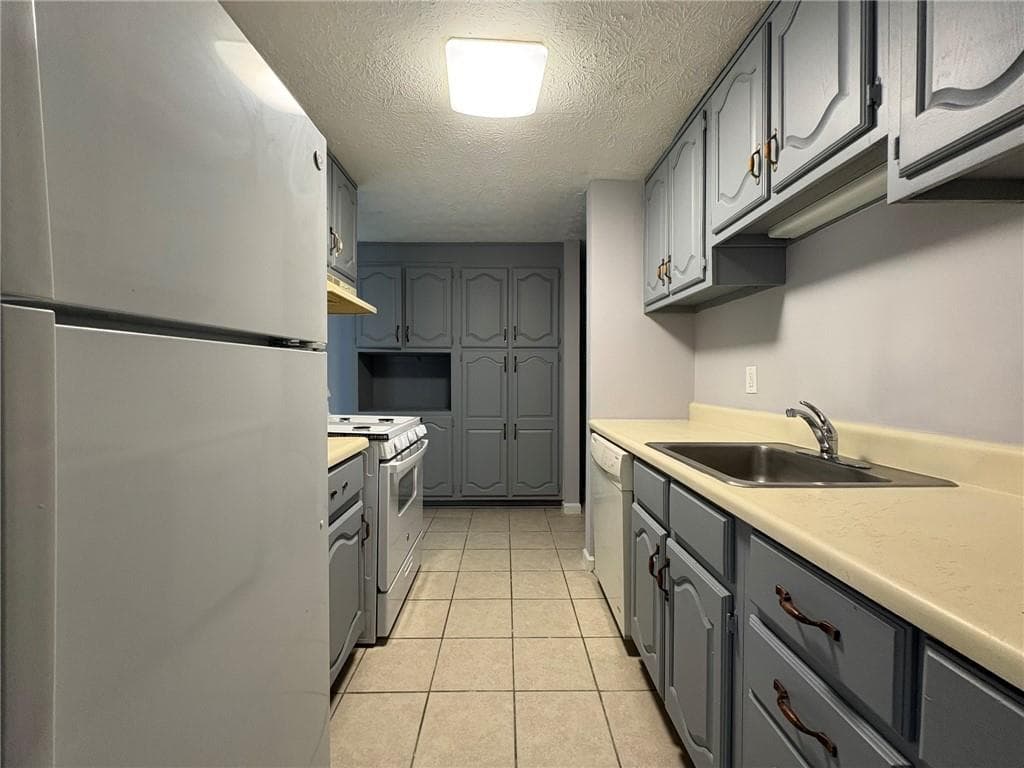 4 bedroom, 2 bathroom, 2,080 sq ft single family residence for sale at 3082 Bromley Rowe, Duluth, GA 30096 — photo 6