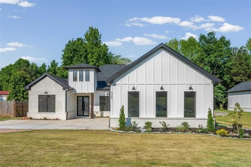 4 bedroom, 4 bathroom, 3,307 sq ft single family residence for sale at 520 Rockbridge Road, Lilburn, GA 30047