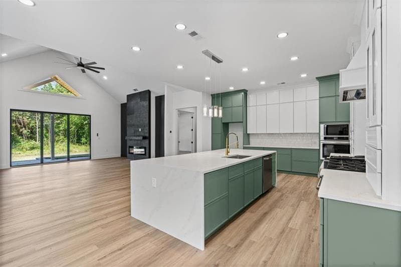 4 bedroom, 4 bathroom, 3,307 sq ft single family residence for sale at 520 Rockbridge Road, Lilburn, GA 30047 — photo 4